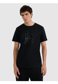 4f - 4F T-shirt regular z nadrukiem męski - czarny L. Okazja: na co dzień. Kolor: czarny. Materiał: skóra, materiał, bawełna. Wzór: nadruk. Styl: casual