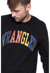 Wrangler - MĘSKA BLUZA WRANGLER LOGO SWEAT BLACK W6B6HY100. Kolor: czarny. Wzór: nadruk #6