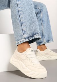 Born2be - Beżowe Sznurowane Sneakersy na Grubej Podeszwie z Tłoczeniem Valtirra. Okazja: na spotkanie biznesowe, na co dzień. Kolor: beżowy. Materiał: jeans