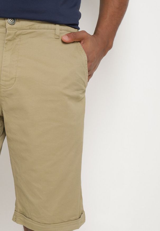 Born2be - Ciemnobeżowe Szorty z Bawełny Zapinane na Ukryty Zamek Błyskawiczny i Guzik Vinetta. Okazja: na co dzień. Kolor: beżowy. Materiał: bawełna. Sezon: lato. Styl: casual