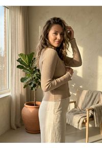 Sinsay - Prążkowany zestaw dwucześciowy z kontrastowym wykończeniem - beżowy. Kolor: beżowy. Materiał: prążkowany #1