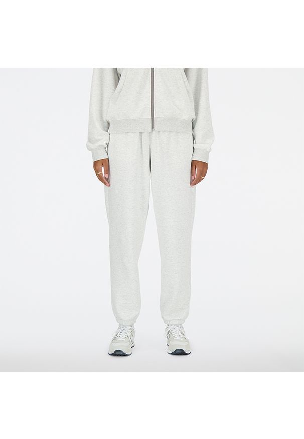 Spodnie damskie New Balance WP41500AHH – szare. Stan: podwyższony. Kolor: szary. Materiał: dresówka, bawełna, poliester