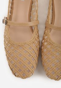 Renee - Beżowe Balerinki z Ażurowym Wzorem i Paskiem Astethera. Okazja: na co dzień. Zapięcie: pasek. Kolor: beżowy. Materiał: jeans. Wzór: ażurowy. Styl: casual, elegancki #5