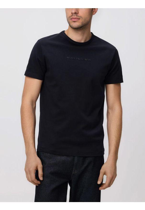 Reserved - T-shirt slim fit z nadrukiem - czarny. Kolor: czarny. Materiał: dzianina, bawełna. Wzór: nadruk