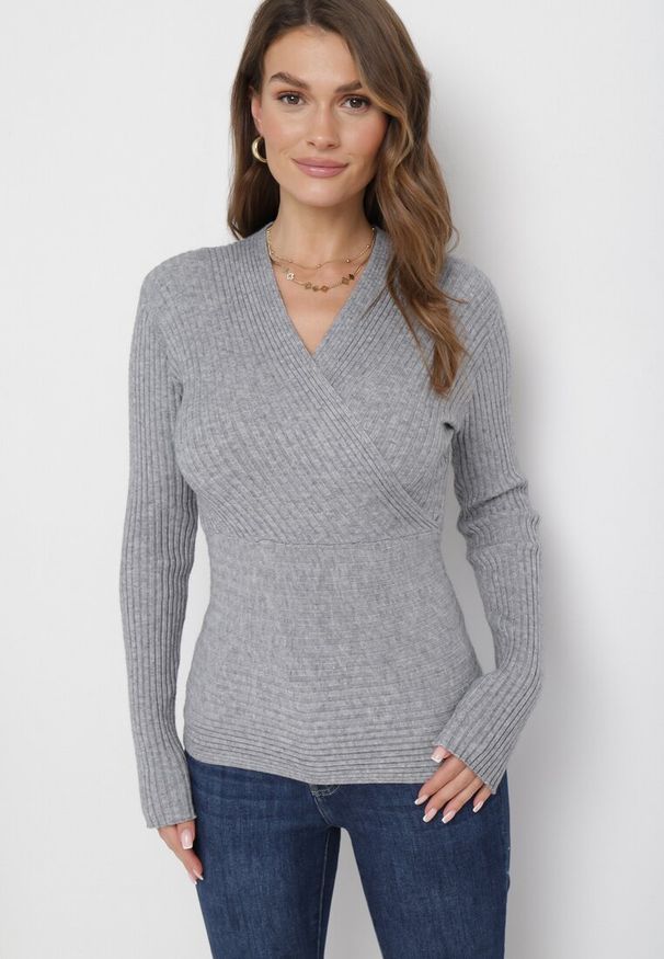 Born2be - Szary Sweter Kopertowy z Prążkowanej Dzianiny Zaki. Okazja: na co dzień. Kolor: szary. Materiał: prążkowany, dzianina. Długość rękawa: długi rękaw. Długość: długie. Styl: casual, rockowy, elegancki