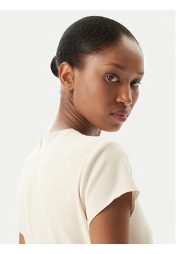 Rinascimento Sukienka koktajlowa CFC0123774003 Beżowy Regular Fit. Kolor: beżowy. Materiał: syntetyk. Styl: wizytowy