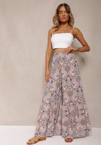Renee - Jasnoniebieskie Spodnie z Rozszerzanymi Nogawkami z Wiskozy High Waist z Gumką w Talii Nasie. Stan: podwyższony. Kolor: niebieski. Materiał: wiskoza. Długość: długie. Styl: klasyczny, elegancki