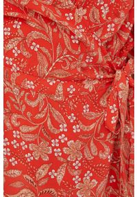 Rip Curl sukienka kolor czerwony maxi rozkloszowana. Kolor: czerwony. Materiał: tkanina. Długość rękawa: krótki rękaw. Typ sukienki: asymetryczne. Długość: maxi