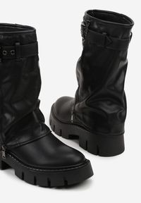 Renee - Czarne Botki Biker Boots z Cholewką Imitującą Nogawkę z Klamerką Veresta. Kolor: czarny. Materiał: koronka. Szerokość cholewki: normalna. Wzór: aplikacja