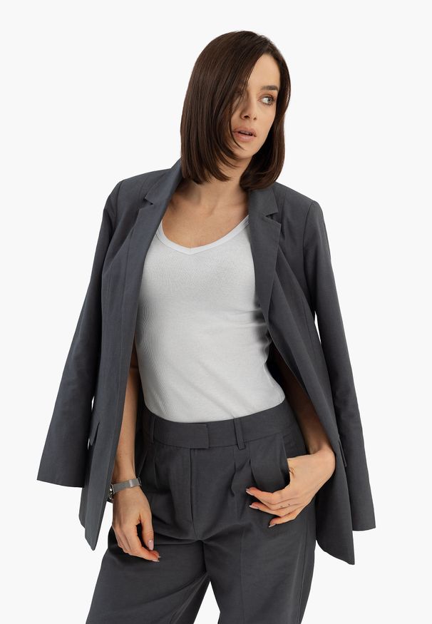 Volcano - Prążkowany top basic T-IDA. Typ kołnierza: dekolt w serek. Materiał: prążkowany. Długość rękawa: na ramiączkach. Wzór: jednolity. Sezon: zima, lato. Styl: klasyczny