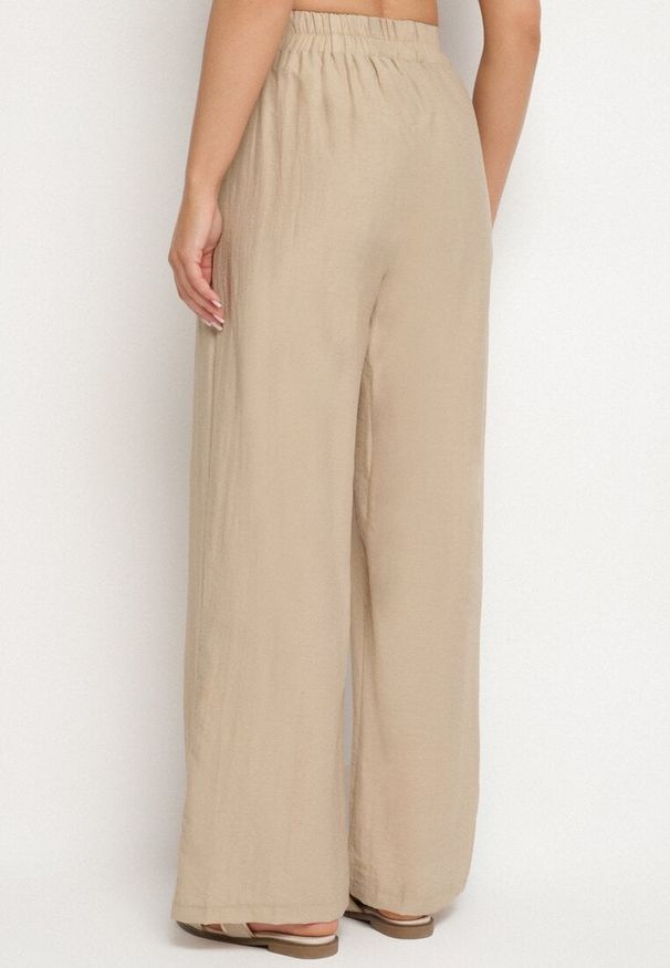 Born2be - Ciemnobeżowe Spodnie Palazzo z Lnu i Wiskozy z Wysokim Stanem Linawena. Okazja: na spacer, na spotkanie biznesowe, na co dzień. Stan: podwyższony. Kolor: beżowy. Materiał: wiskoza, len. Sezon: lato. Styl: casual, klasyczny, biznesowy