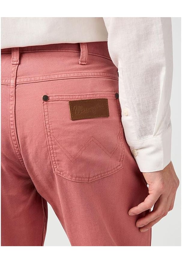 Wrangler - MESKIE SPODNIE WRANGLER GREENSBORO DESERT ROSE 112362445