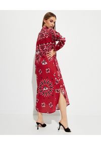 MOA Concept - MOA CONCEPT - Czerwona sukienka midi we wzór paisley. Okazja: na co dzień. Kolor: czerwony. Materiał: bawełna. Długość rękawa: długi rękaw. Wzór: paisley. Typ sukienki: proste. Styl: casual. Długość: midi #3