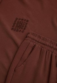 Born2be - Brązowy Letni Komplet Bogaty w Wiskozę Bluzka Oversize z Haftem i Spodnie Abis. Kolor: brązowy. Materiał: wiskoza. Wzór: haft #8