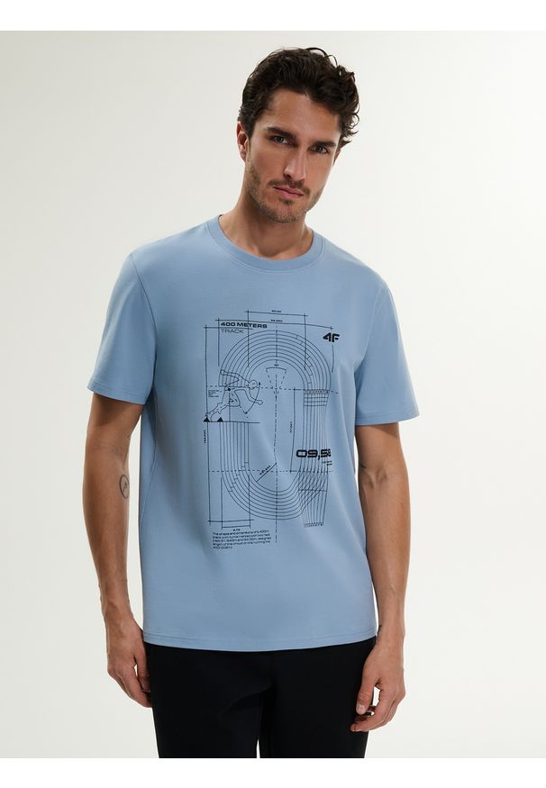 4f - 4F T-shirt regular z nadrukiem męski - niebieski S. Okazja: na co dzień. Kolor: niebieski. Materiał: jeans, dresówka, bawełna, dzianina. Wzór: nadruk. Styl: casual, klasyczny
