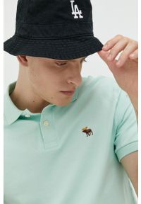 Abercrombie & Fitch polo męski kolor zielony z aplikacją. Typ kołnierza: polo. Kolor: zielony. Materiał: skóra, dzianina, materiał. Długość: krótkie. Wzór: aplikacja #4