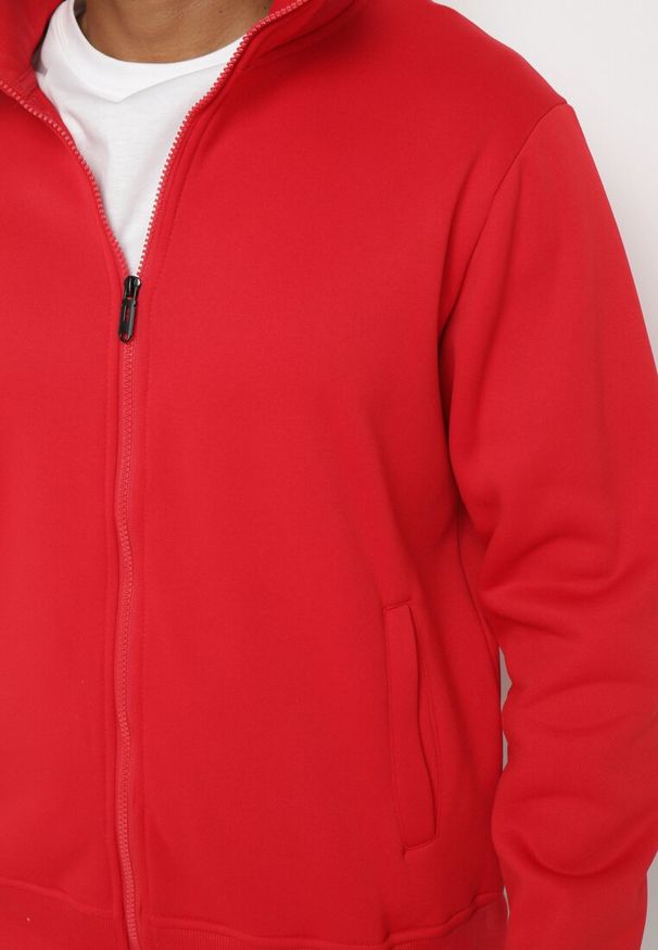 Born2be - Czerwona Bluza z Bawełną Zapinana na Suwak Wykończona Polarem Oadela. Okazja: na co dzień. Kolor: czerwony. Materiał: polar, bawełna. Długość rękawa: długi rękaw. Długość: długie. Styl: elegancki, casual
