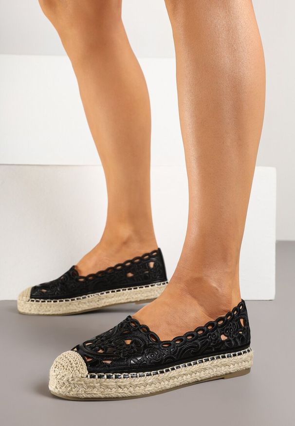 Born2be - Czarne Espadryle z Plecionką i Ażurowymi Wycięciami z Koronką Janiriss. Okazja: na co dzień, na spacer. Kolor: czarny. Materiał: koronka. Wzór: ażurowy, koronka. Styl: casual, elegancki
