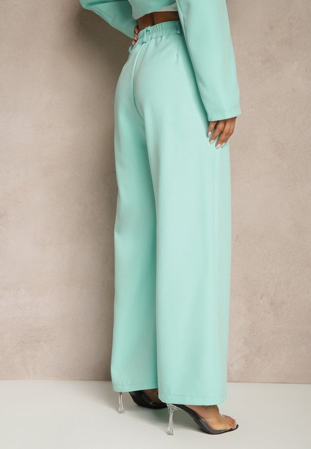 Renee - Jasnozielone Szerokie Spodnie High Waist o Garniturowym Kroju z Zakładkami Uliadorea. Okazja: na co dzień. Stan: podwyższony. Kolor: zielony. Styl: elegancki, casual, klasyczny