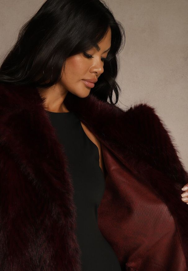 Renee - Bordowy Płaszcz Futerko o Jednorzędowym Fasonie Cataris. Okazja: na co dzień. Kolor: czerwony. Materiał: futro. Styl: casual, elegancki
