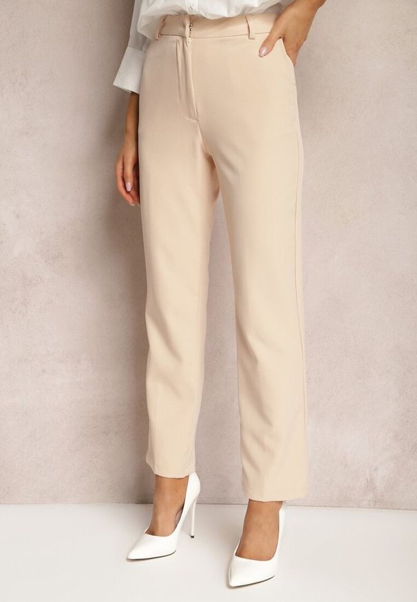 Renee - Beżowe Garniturowe Spodnie z Rozszerzanymi Nogawkami High Waist Stagiona. Stan: podwyższony. Kolor: beżowy. Styl: klasyczny