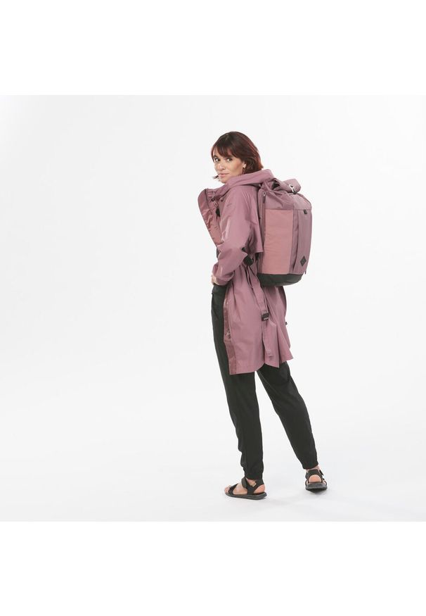 quechua - Kurtka turystyczna damska długa Quechua Raincut wodoodporna. Kolor: różowy, wielokolorowy, fioletowy. Długość: długie. Sport: wspinaczka, turystyka piesza