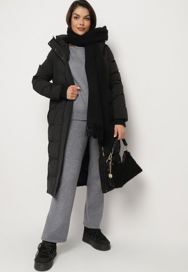 Born2be - Czarna Długa Kurtka z Kapturem Ściągaczami i Dołem Zapinanym na Napy Sialinnor. Okazja: na co dzień. Typ kołnierza: kaptur. Kolor: czarny. Materiał: jeans. Długość: długie. Styl: elegancki, casual