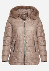 Born2be - Ciemnobeżowa Pikowana Kurtka z Kapturem z Futerkiem Azilma. Okazja: na co dzień, na spacer. Typ kołnierza: kaptur. Kolekcja: plus size. Kolor: beżowy. Materiał: futro. Wzór: aplikacja. Styl: klasyczny, casual