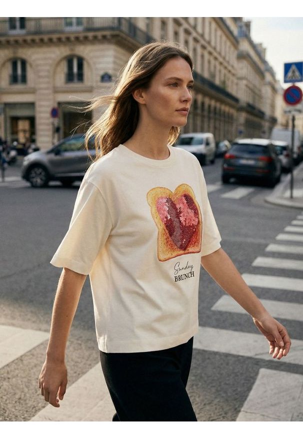 Sinsay - Bawełniana koszulka z nadrukiem - kremowy. Kolor: kremowy. Materiał: bawełna. Wzór: nadruk