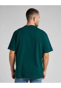 Lee - LEE SS VARSITY TEE MĘSKA KOSZULKA T-SHIRT LOGO ESMERALDA L69CFE96 112321823