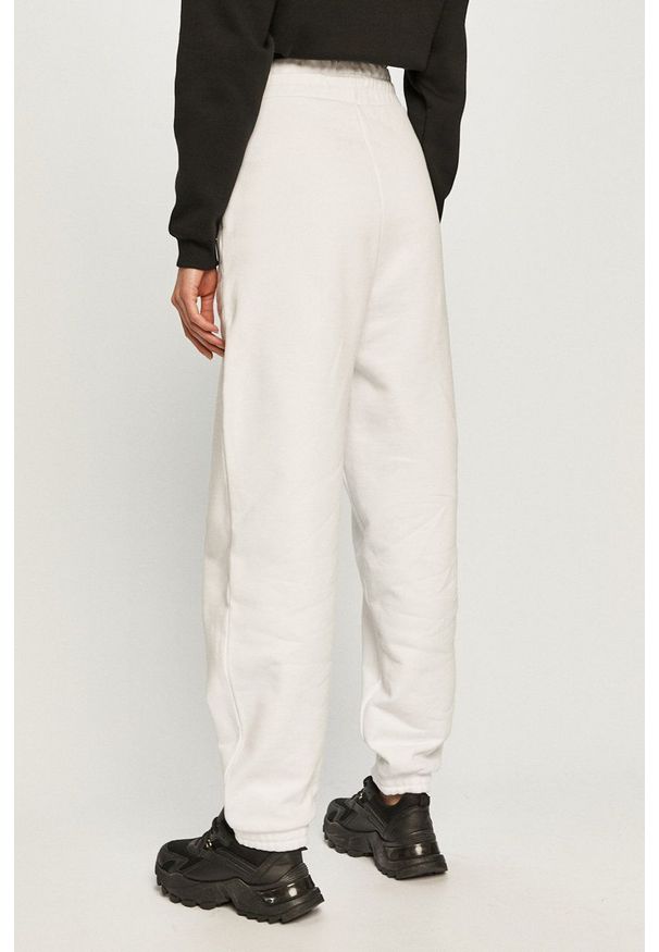 Tommy Jeans - Spodnie. Kolor: biały