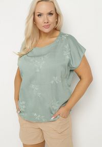 Born2be - Zielona Bluzka z Krótkim Luźnym Rękawem Mepola. Okazja: na co dzień. Kolekcja: plus size. Kolor: zielony. Materiał: jeans. Długość rękawa: krótki rękaw. Długość: krótkie. Styl: elegancki, casual #3