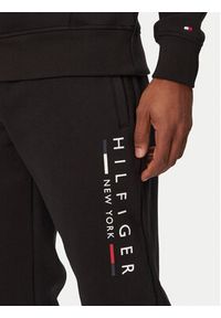 TOMMY HILFIGER - Tommy Hilfiger Komplet dresowy MW0MW29730 Czarny Regular Fit. Kolor: czarny. Materiał: syntetyk, bawełna #4