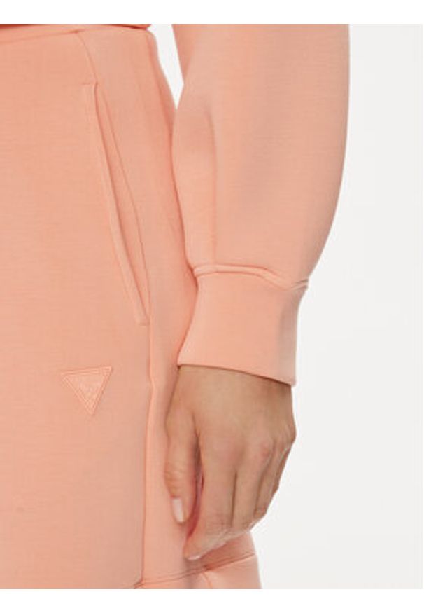 Guess Bluza Cindra V3BQ15 K7UW2 Koralowy Regular Fit. Kolor: pomarańczowy. Materiał: wiskoza