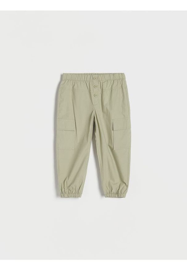 Reserved - Spodnie cargo - jasnozielony. Kolor: zielony. Materiał: bawełna, tkanina