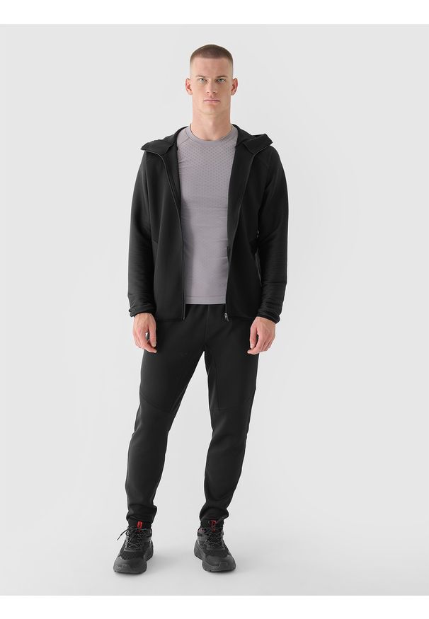 4f - 4F Spodnie treningowe szybkoschnące męskie 4F x Robert Lewandowski - czarne L. Kolor: czarny. Materiał: dzianina, poliester, materiał, włókno, elastan. Wzór: jednolity, ze splotem. Sport: fitness