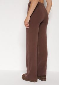 Born2be - Brązowe Spodnie Szerokie Spodnie z Wysokim Stanem z Domieszką Kaszmiru Nefrina. Okazja: na spacer, na co dzień. Stan: podwyższony. Kolor: brązowy. Materiał: kaszmir. Sezon: zima, jesień. Styl: casual, klasyczny #5