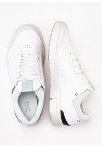Sneakersy męskie białe On Running THE ROGER Centre Court. Okazja: na co dzień. Kolor: biały. Materiał: skóra, materiał. Szerokość cholewki: normalna. Sport: bieganie
