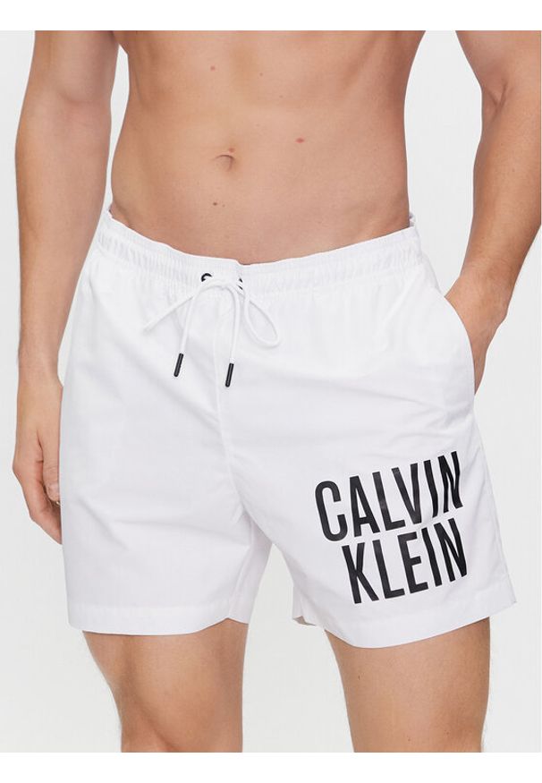 Calvin Klein Swimwear Szorty kąpielowe Medium Drawstring-Nos KM0KM00739 Biały Regular Fit. Kolor: biały. Materiał: syntetyk