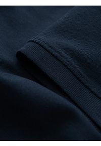 Ombre Clothing - Jednokolorowa koszulka męska polo BASIC z dzianiny pique - granatowa V2. Okazja: na co dzień. Typ kołnierza: polo. Kolor: niebieski. Materiał: dzianina. Wzór: haft, aplikacja, jednolity. Styl: sportowy, wizytowy, casual #5