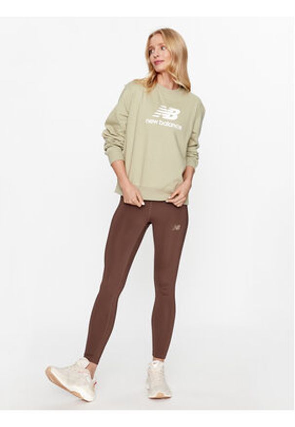 New Balance Bluza Essentials Stacked Logo French Terry Crewneck WT31532 Zielony Regular Fit. Kolor: zielony. Materiał: syntetyk, bawełna