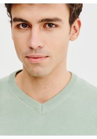 Pako Lorente - PAKO LORENTE – Zielony męski sweter w serek. Typ kołnierza: dekolt w serek. Kolor: zielony, czerwony. Materiał: bawełna. Sezon: wiosna #5