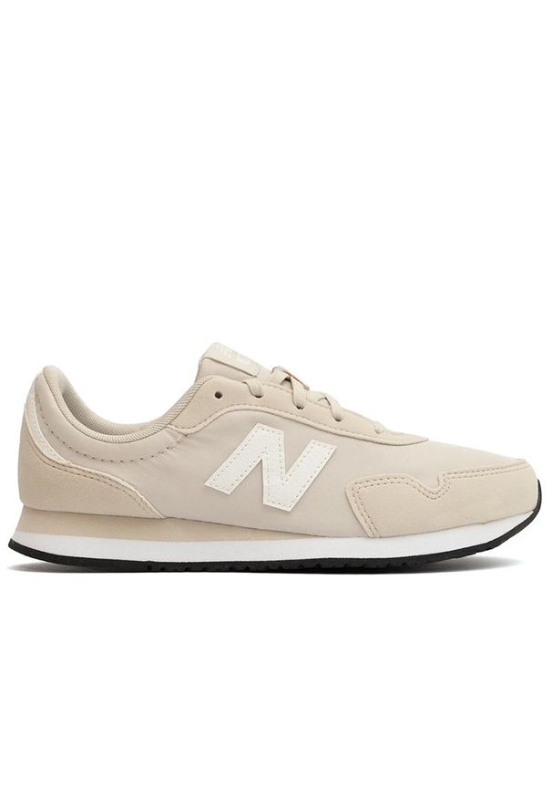 Buty New Balance GC323AC - beżowe. Okazja: na co dzień. Kolor: beżowy. Materiał: materiał, syntetyk, guma. Szerokość cholewki: normalna