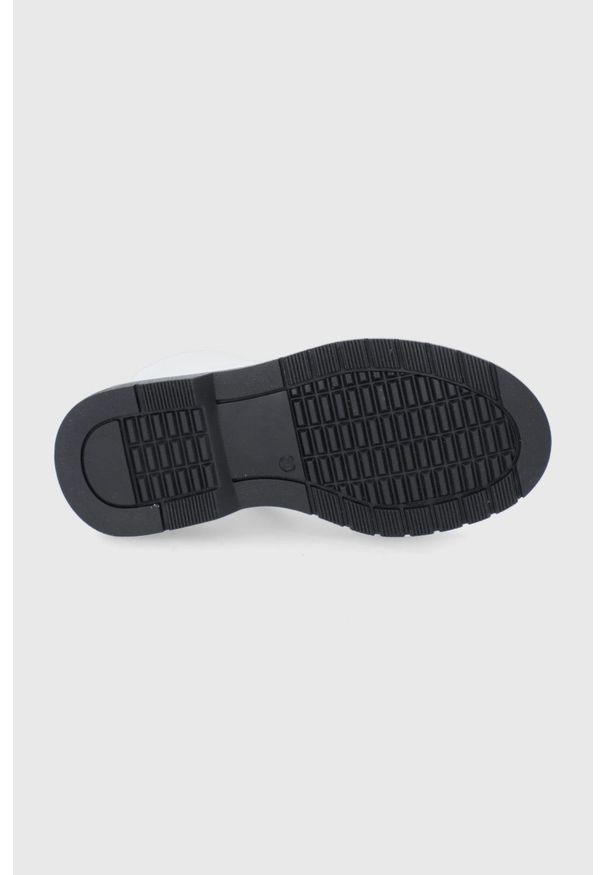 TOMMY HILFIGER - Tommy Hilfiger Workery dziecięce kolor biały. Zapięcie: klamry. Kolor: biały. Materiał: skóra, guma
