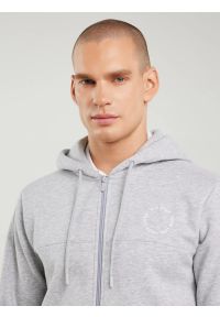 Big-Star - Bluza męska z kapturem szara Ajron 901/ Kersyn 901. Okazja: na co dzień. Typ kołnierza: kaptur. Kolor: szary. Materiał: materiał. Wzór: aplikacja. Styl: sportowy, wakacyjny, elegancki, casual