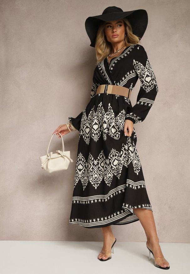 Renee - Czarna Wzorzysta Sukienka z Wiskozą o Kopertowym Kroju z Paskiem i Gumką w Talii Sagilaine. Okazja: na co dzień, na randkę. Typ kołnierza: dekolt w serek. Kolor: czarny. Materiał: wiskoza. Długość rękawa: długi rękaw. Typ sukienki: kopertowe. Styl: casual, elegancki