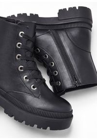 bonprix - Botki sznurowane na profilowanej podeszwie. Kolor: czarny #2