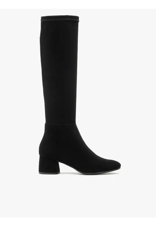 Ryłko - Elastyczne kozaki na niskim obcasie. Nosek buta: okrągły. Zapięcie: zamek. Kolor: czarny. Materiał: syntetyk. Szerokość cholewki: normalna. Obcas: na obcasie. Styl: street. Wysokość obcasa: niski