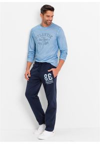 bonprix - Spodnie joggingowe ze sportowymi detalami, z czystej bawełny organicznej. Kolor: niebieski. Materiał: bawełna. Wzór: nadruk. Styl: sportowy #3