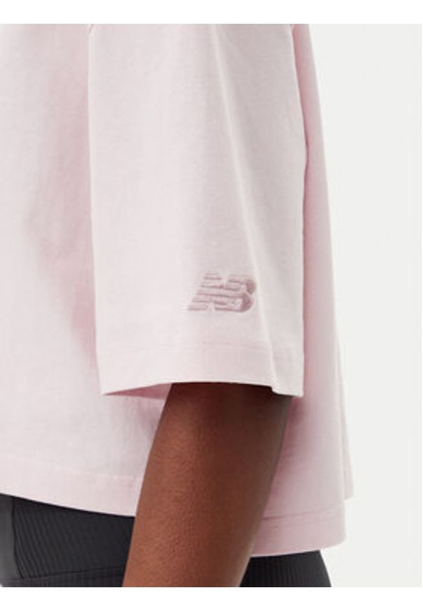 New Balance T-Shirt WT51935 Różowy Oversize. Kolor: różowy. Materiał: bawełna